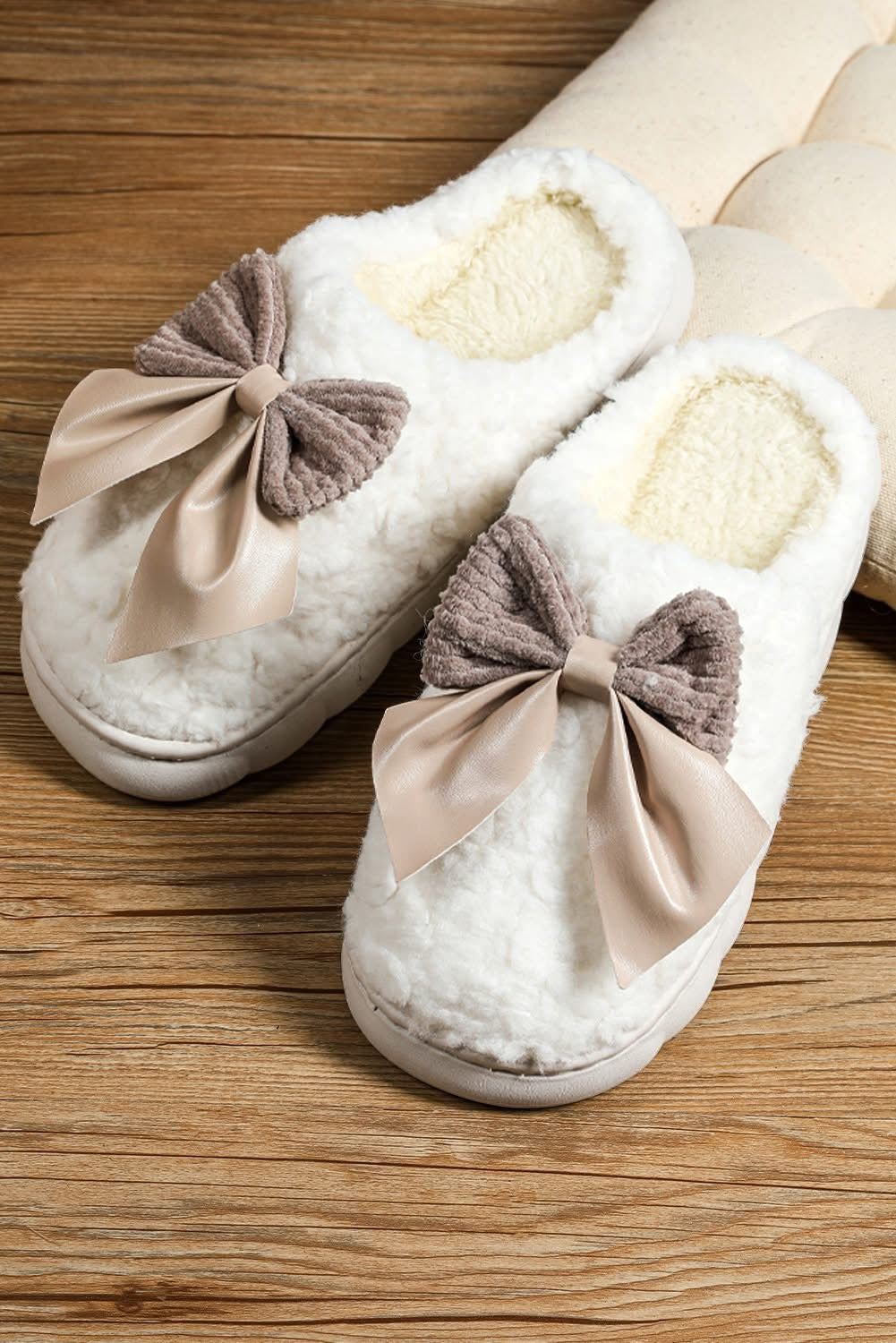 White Contrast Bowknot Plush Slippers - Valentine's